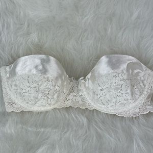 Vintage Maidenform Rendezvous White Lace Bra 32B